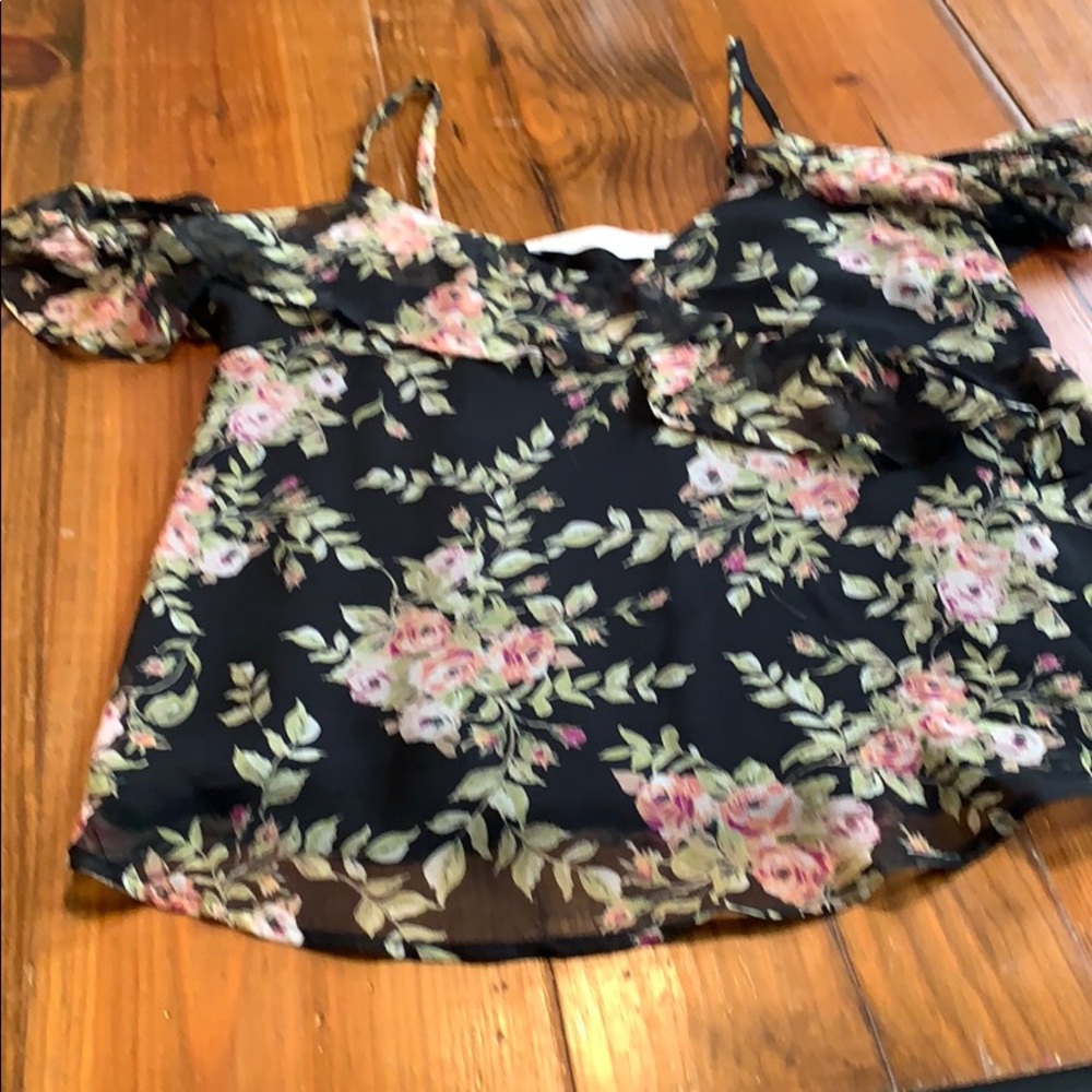 Are cold shoulder floral top